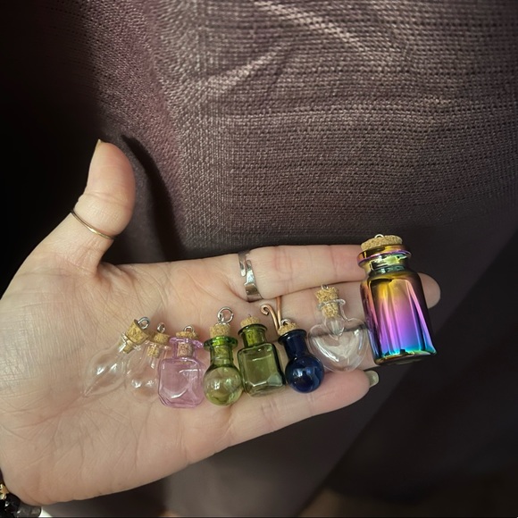 Don’t Worry, Be Happy Spell Jar Necklace 🌞 - Picture 3 of 4